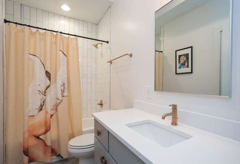 Franklin By Avantstay Trendy Townhouse In Great Location W/ Private Roof Top Patio