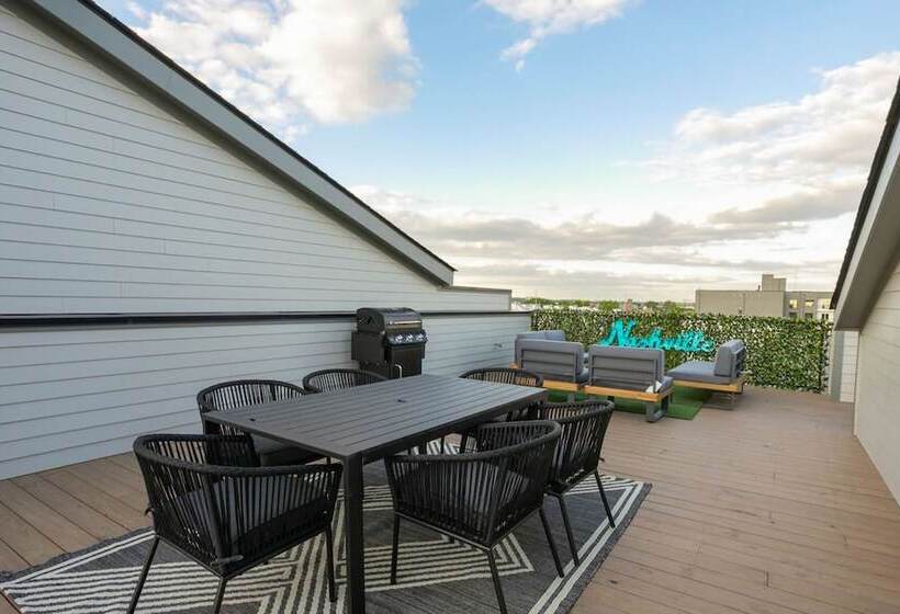 Franklin By Avantstay Trendy Townhouse In Great Location W/ Private Roof Top Patio