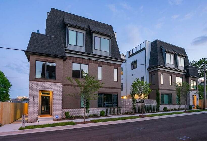 Franklin By Avantstay Trendy Townhouse In Great Location W/ Private Roof Top Patio