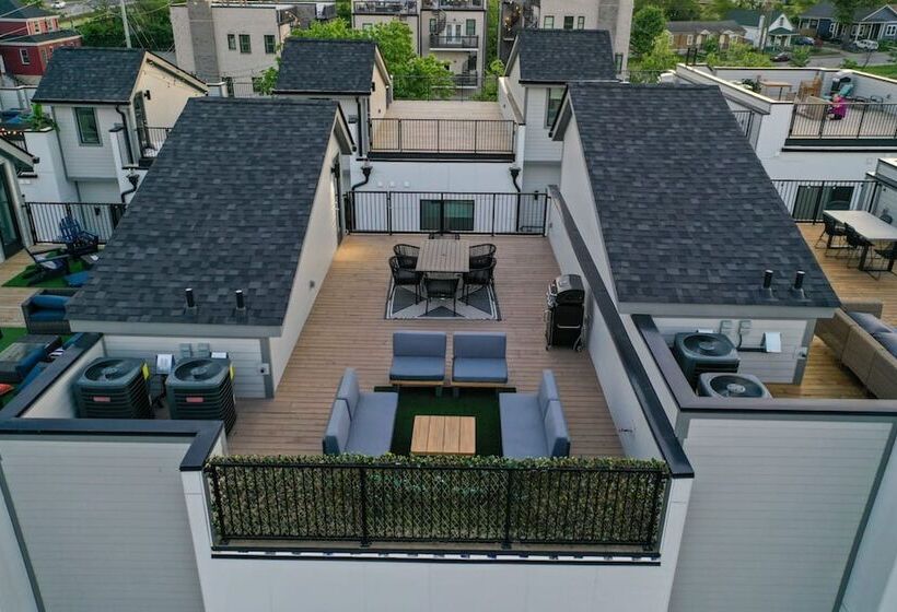 Franklin By Avantstay Trendy Townhouse In Great Location W/ Private Roof Top Patio