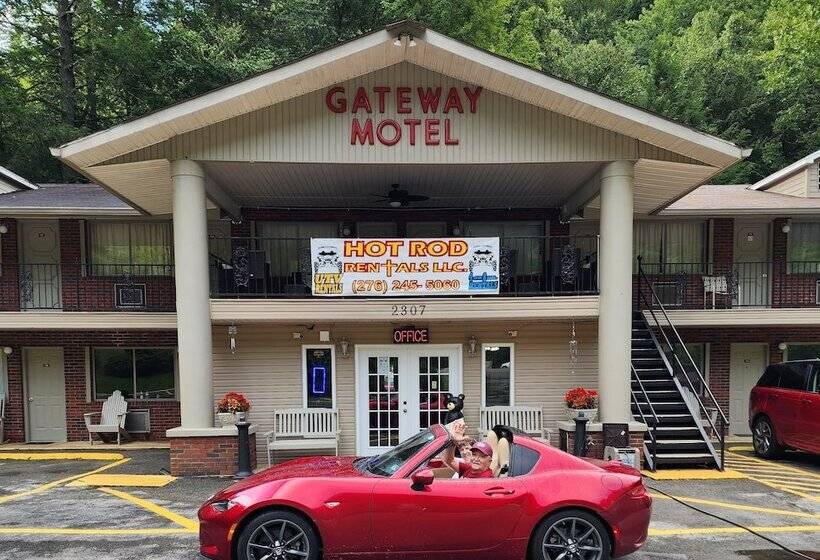 Gateway To The Breaks Motel