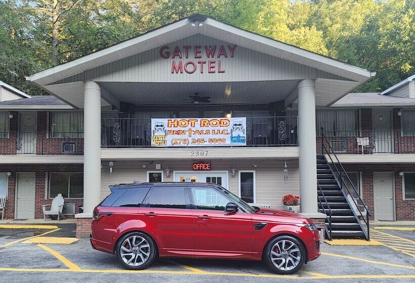 Gateway To The Breaks Motel