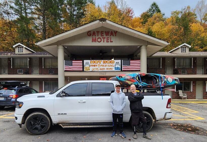 Gateway To The Breaks Motel