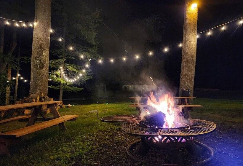 Gateway To The Breaks Motel