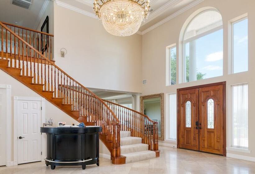 Grand Contento By Avantstay Extraordinary Estate W/ Pool & Movie Room