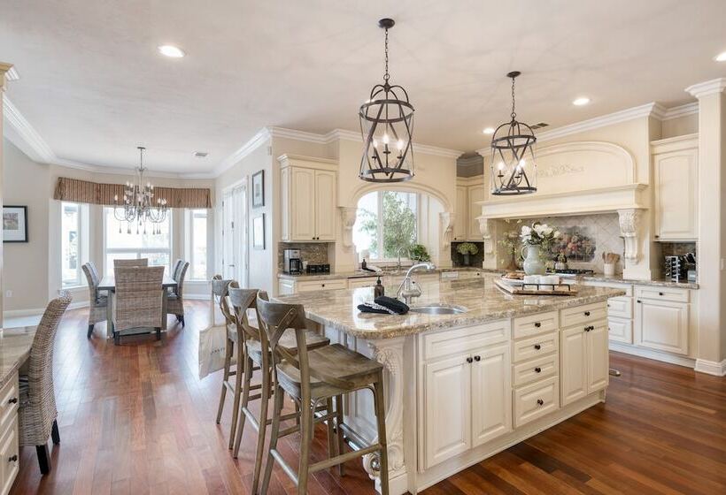 Grand Contento By Avantstay Extraordinary Estate W/ Pool & Movie Room