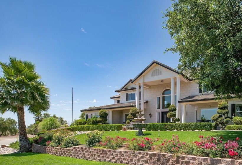 Grand Contento By Avantstay Extraordinary Estate W/ Pool & Movie Room