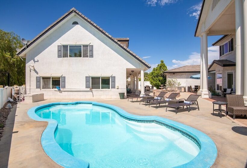 Grand Contento By Avantstay Extraordinary Estate W/ Pool & Movie Room