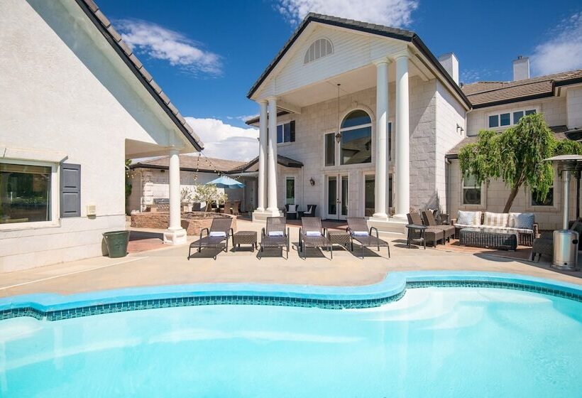 Grand Contento By Avantstay Extraordinary Estate W/ Pool & Movie Room