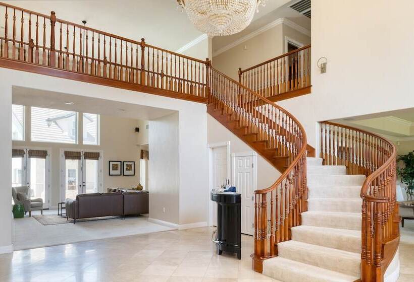 Grand Contento By Avantstay Extraordinary Estate W/ Pool & Movie Room