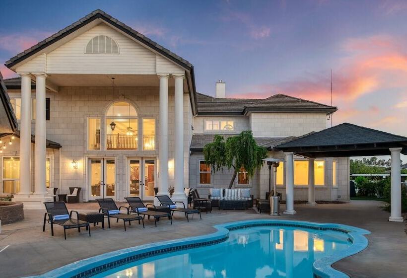 Grand Contento By Avantstay Extraordinary Estate W/ Pool & Movie Room