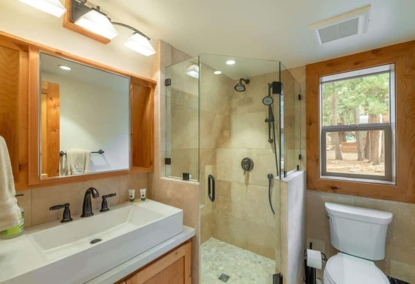 Henderson By Avantstay Lake View! Walk To Beach, Garwoods & More!