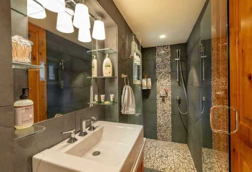 Henderson By Avantstay Lake View! Walk To Beach, Garwoods & More!