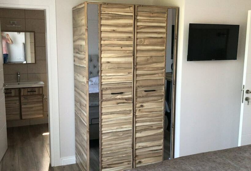 Хостел Anti̇goni̇a Buti̇k Otel