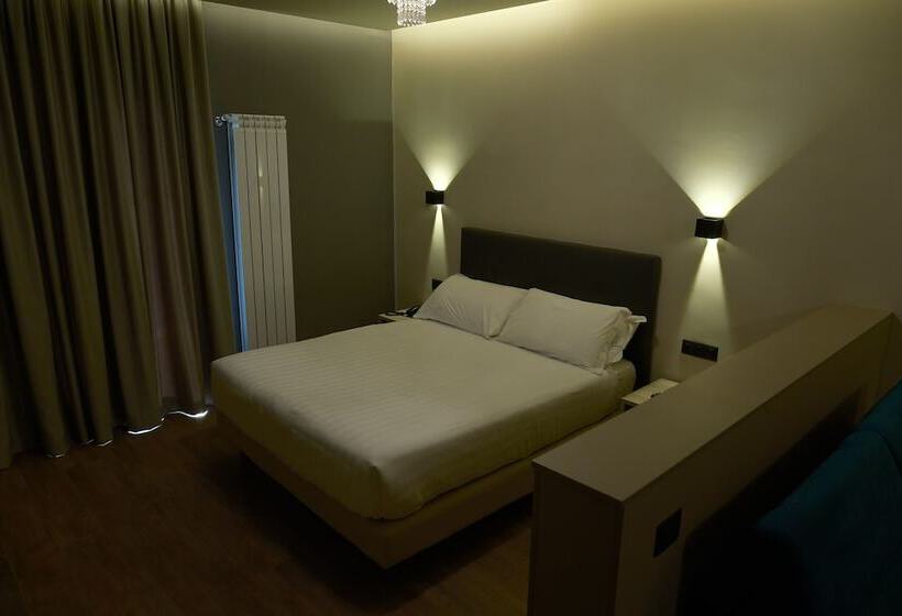 פונדק Lamberti Boutique