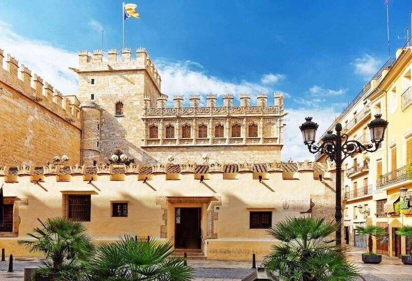 مسافرخانه Nalu Valencia Boutique Rooms