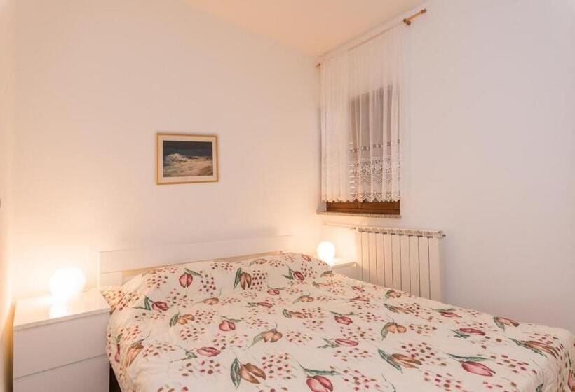 Отель Apartments Villa Adria