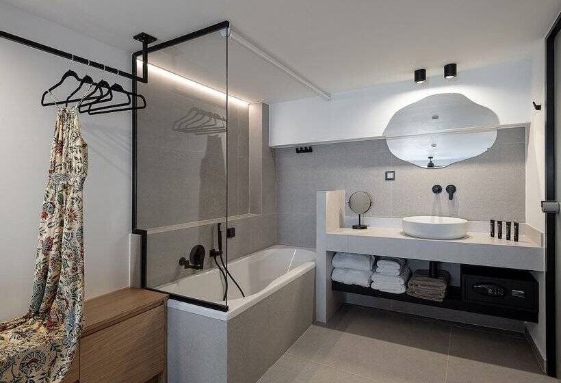 Отель Calla Luxury Seafront Suites