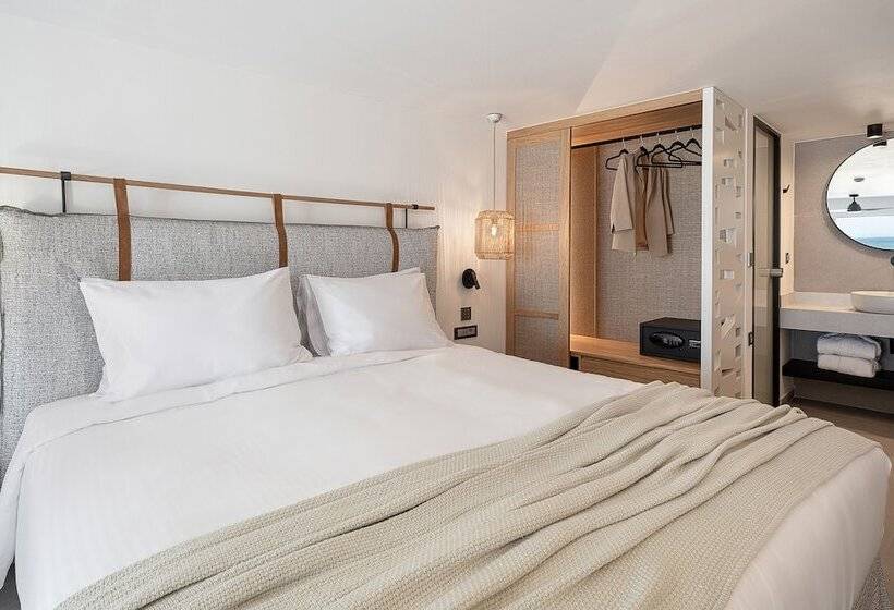 Отель Calla Luxury Seafront Suites