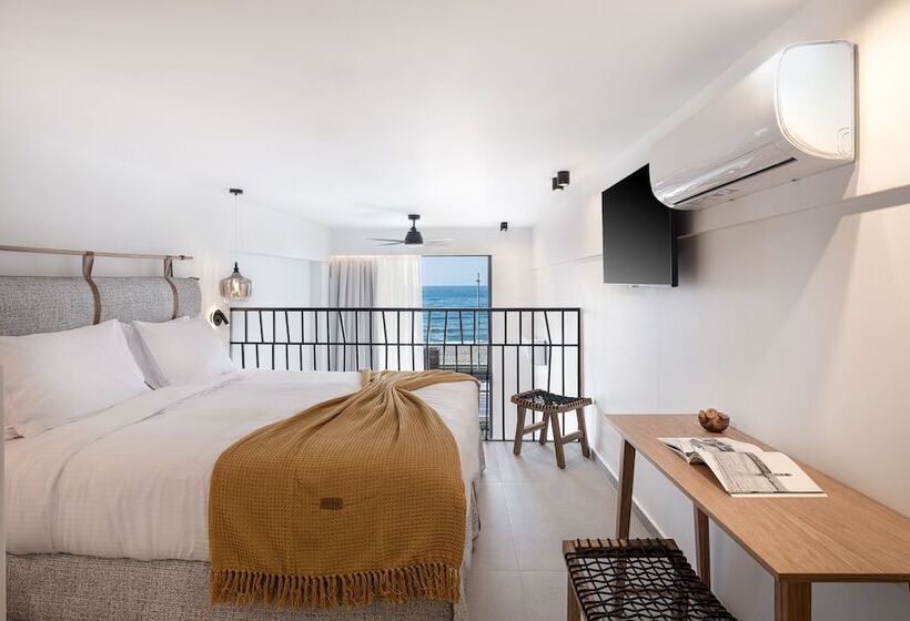 Отель Calla Luxury Seafront Suites