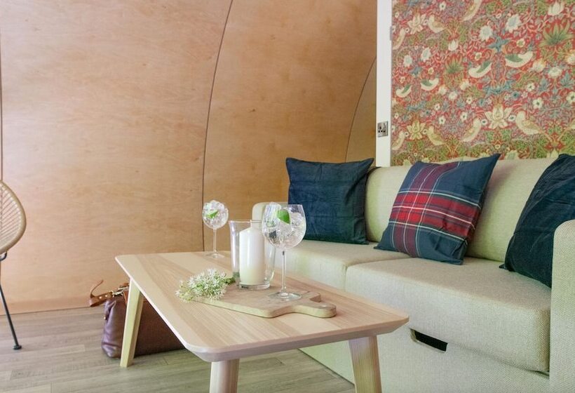 Отель Further.space At Leitrim Lodge