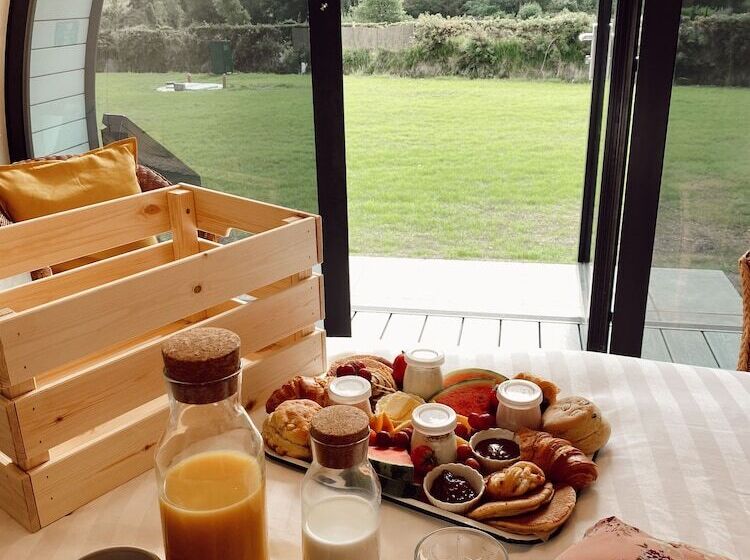 Отель Further.space At Leitrim Lodge