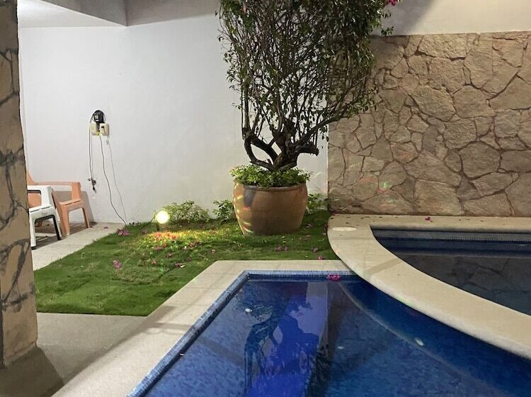 ホテル Garden Suites Tonlá