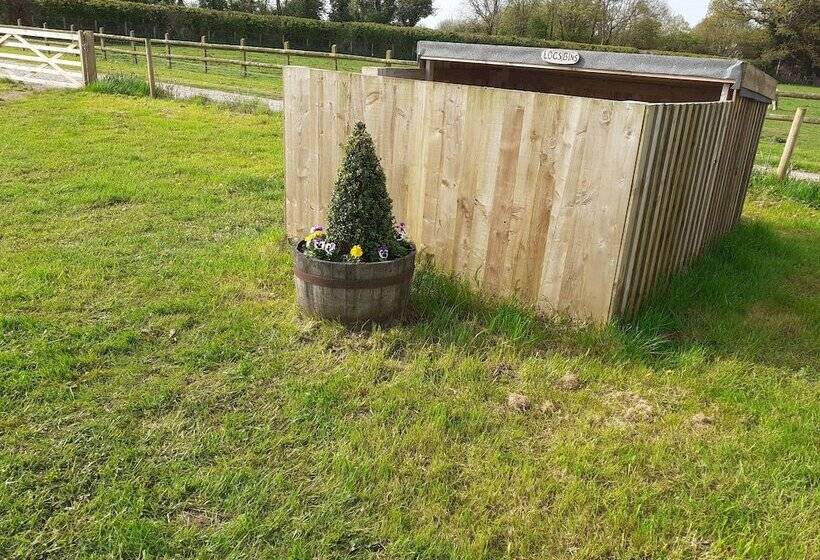 ホテル Glamping In Wiltshire In Our Luxury Shepherds Hut