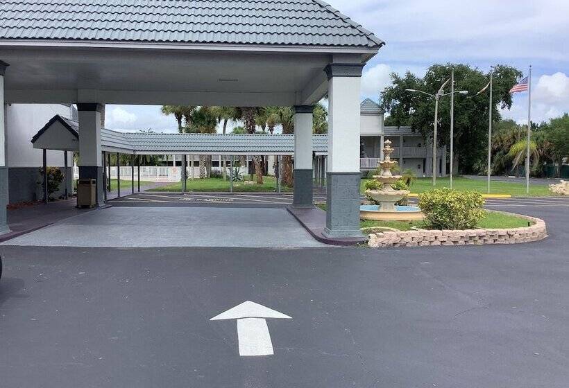 Отель Heritage Park Inn