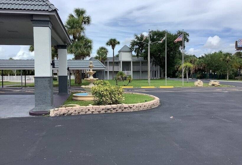 Отель Heritage Park Inn