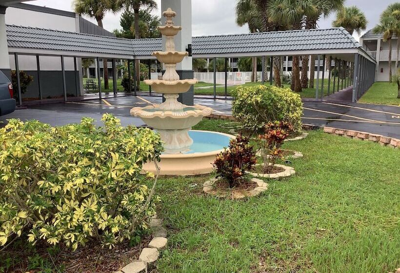 Отель Heritage Park Inn