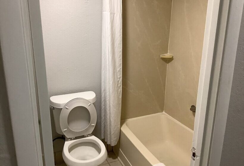 Отель Heritage Park Inn