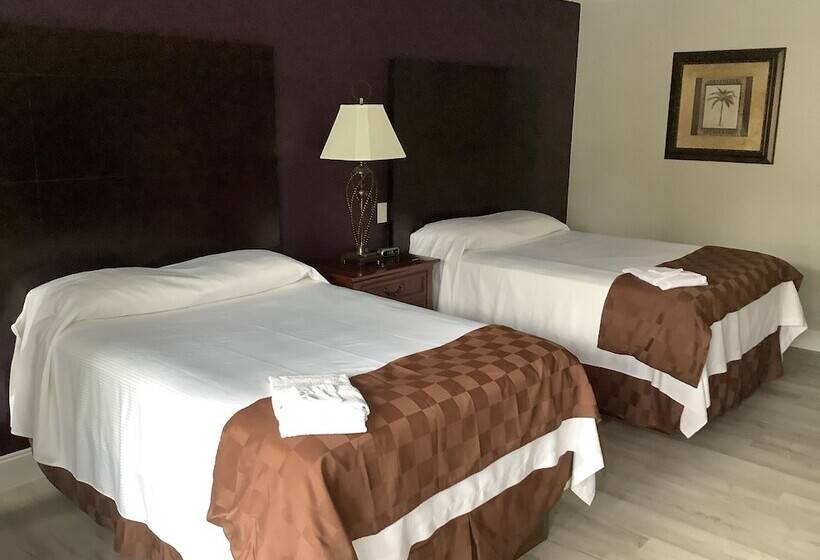 Отель Heritage Park Inn