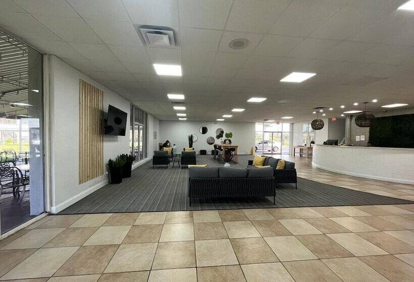 Отель Heritage Park Inn