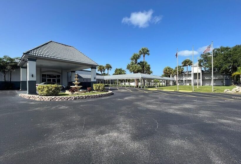 Отель Heritage Park Inn