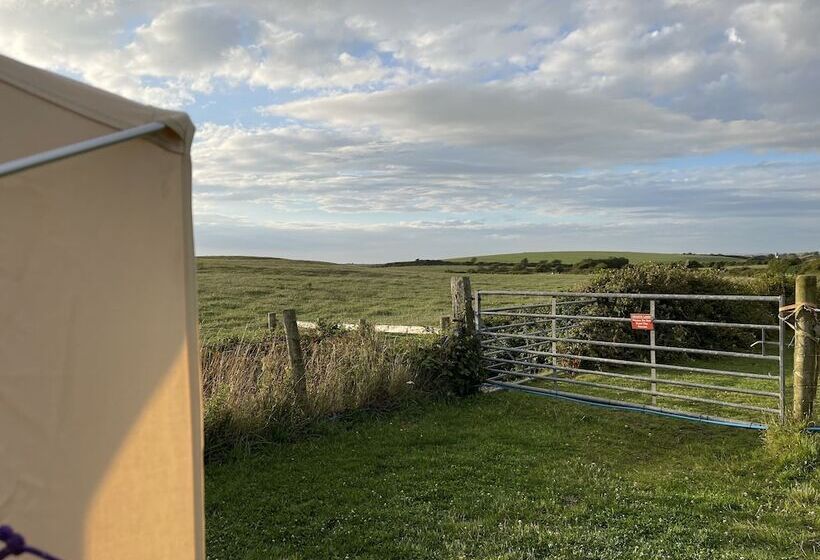 호텔 Impeccable 1 Bed Bell Tent Near Holyhead