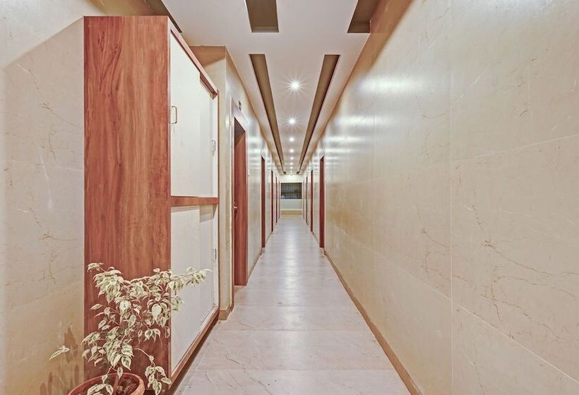 Itsy Hotels Sri Sai Grand Inn