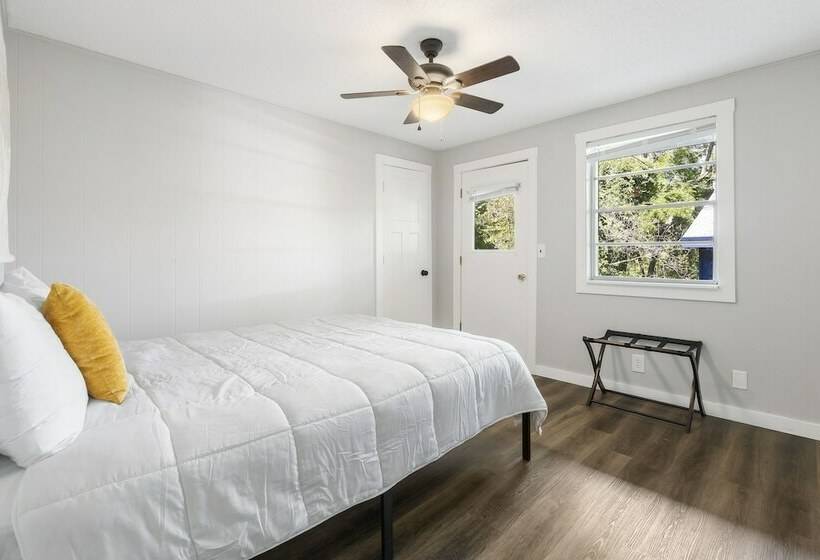 هتل Kimberling Cove H20