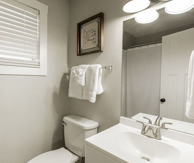 هتل Kimberling Cove H21