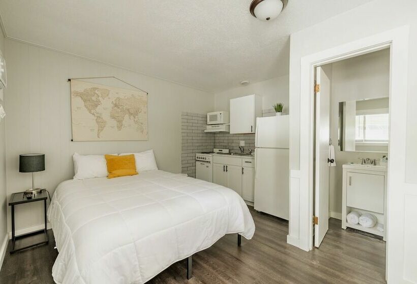 هتل Kimberling Cove M9