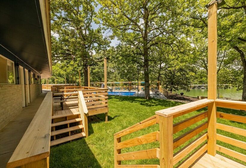 Отель Kimberling Cove M9