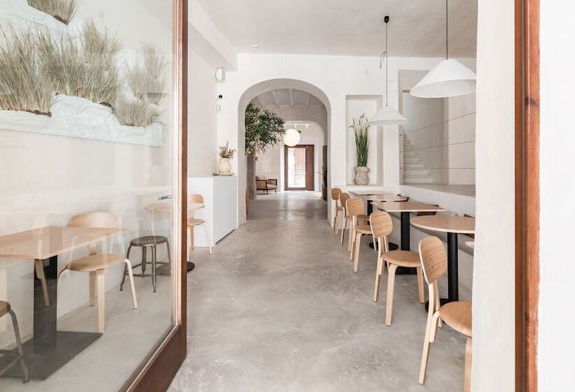 هتل Meem Townhouse