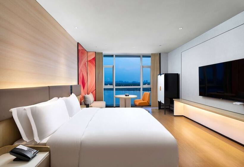 فندق Ramada By Wyndham Huzhou Wuxing