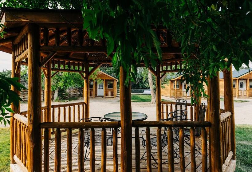 בית מלון כפרי Shire Valley Cabins, Charming Dayton Retreat