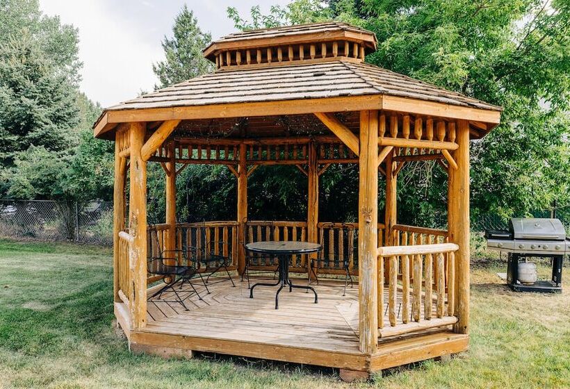 בית מלון כפרי Shire Valley Cabins, Charming Dayton Retreat