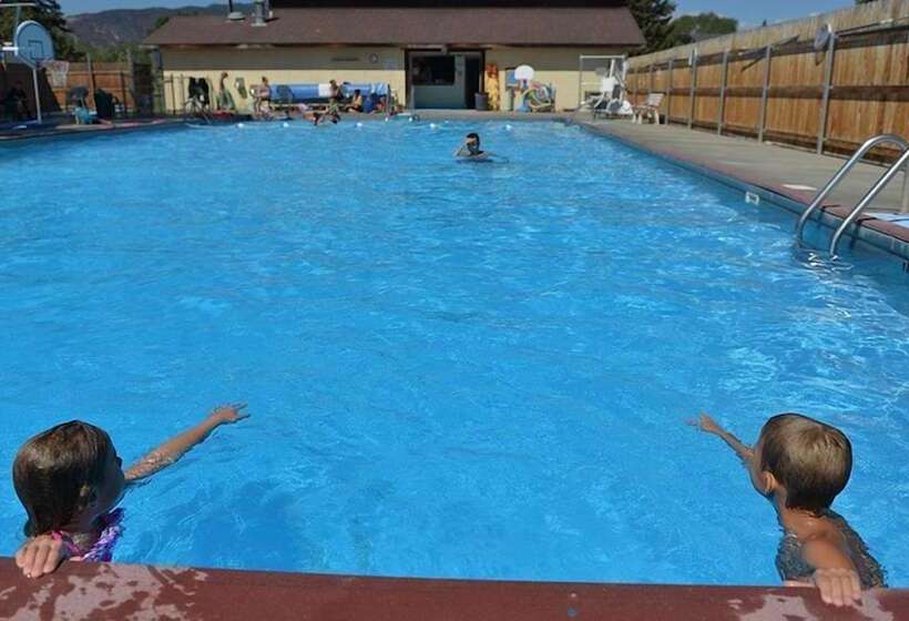 בית מלון כפרי Shire Valley Cabins, Charming Dayton Retreat