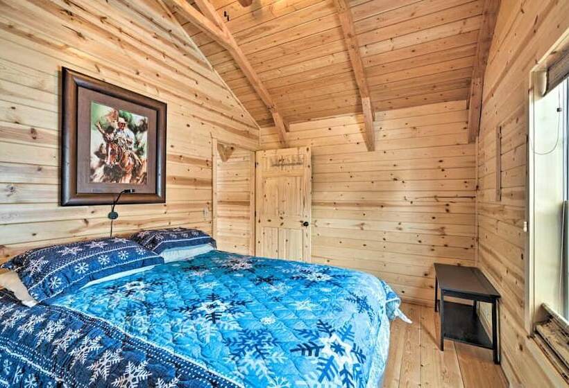 בית מלון כפרי Shire Valley Cabins, Charming Dayton Retreat