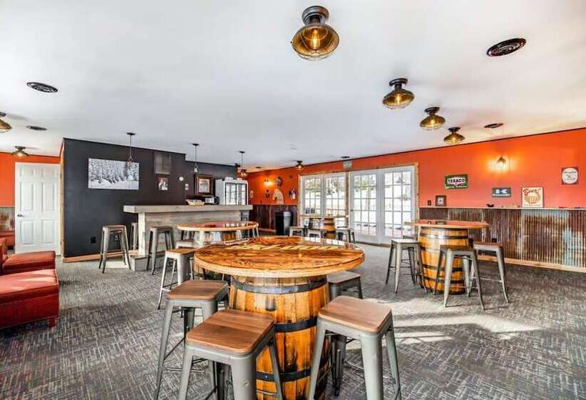 בית מלון כפרי Snow Chasers Lodge