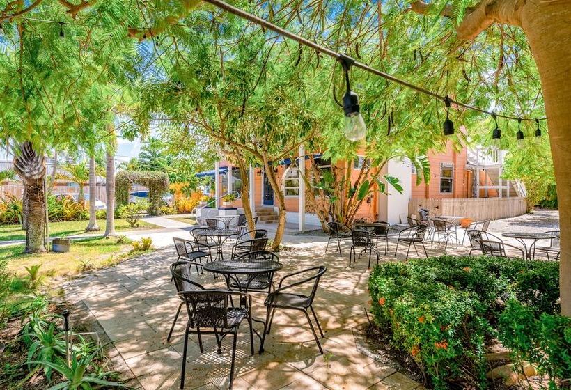 فندق The Breezy Inn