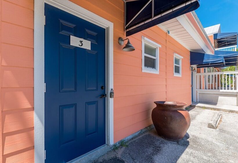 فندق The Breezy Inn